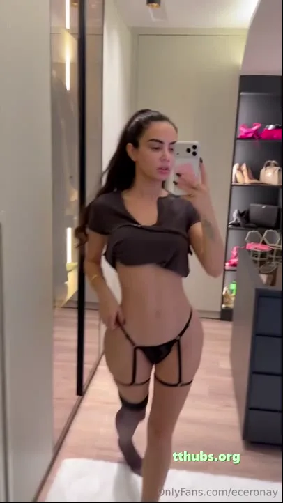 Ece Ronay Harika Fiziğiyle Amcığını Islatıyor Türk İfşa