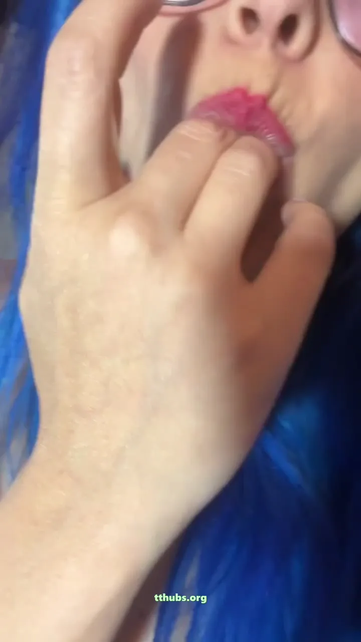 Mavisese Ifşa Amcık Okşayıp Sularını Yaladı