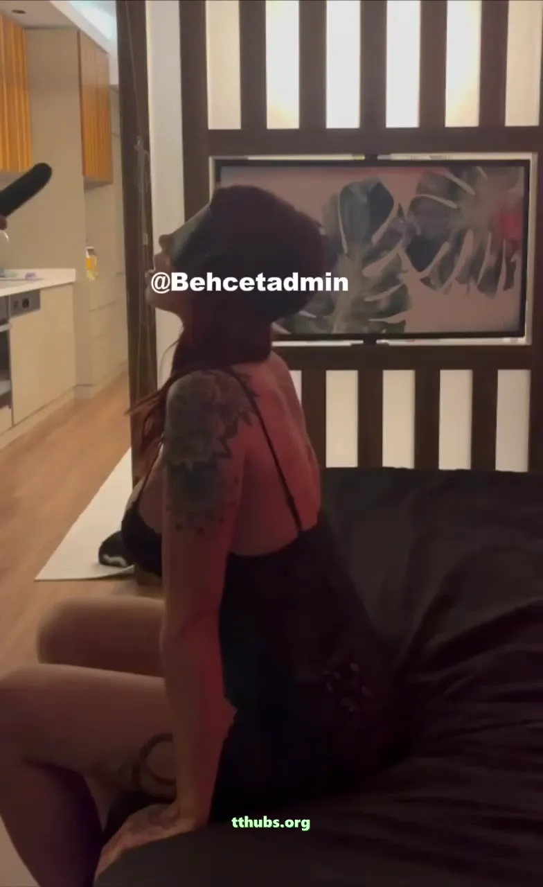 Porno Sakso Solvia Salatalıkla Kandırılıp Ağzına Aldı