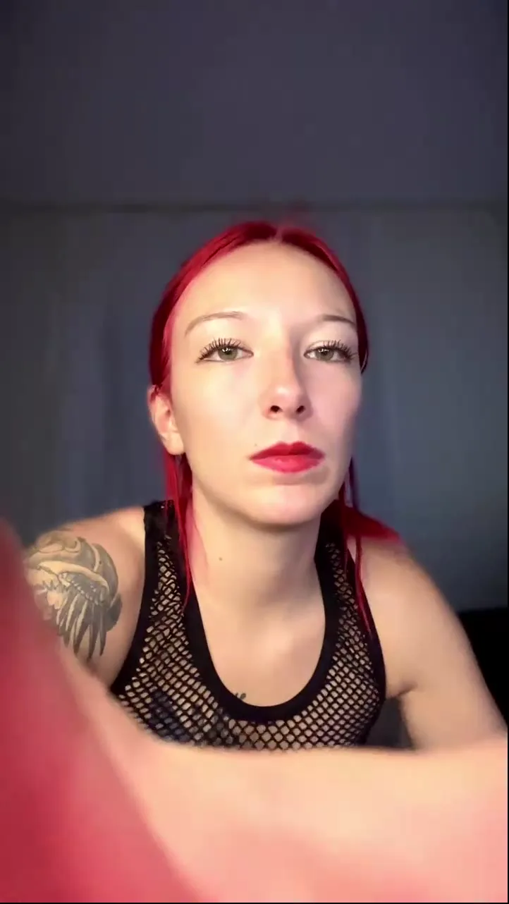 Büşranız ( Kırmızı Oje)