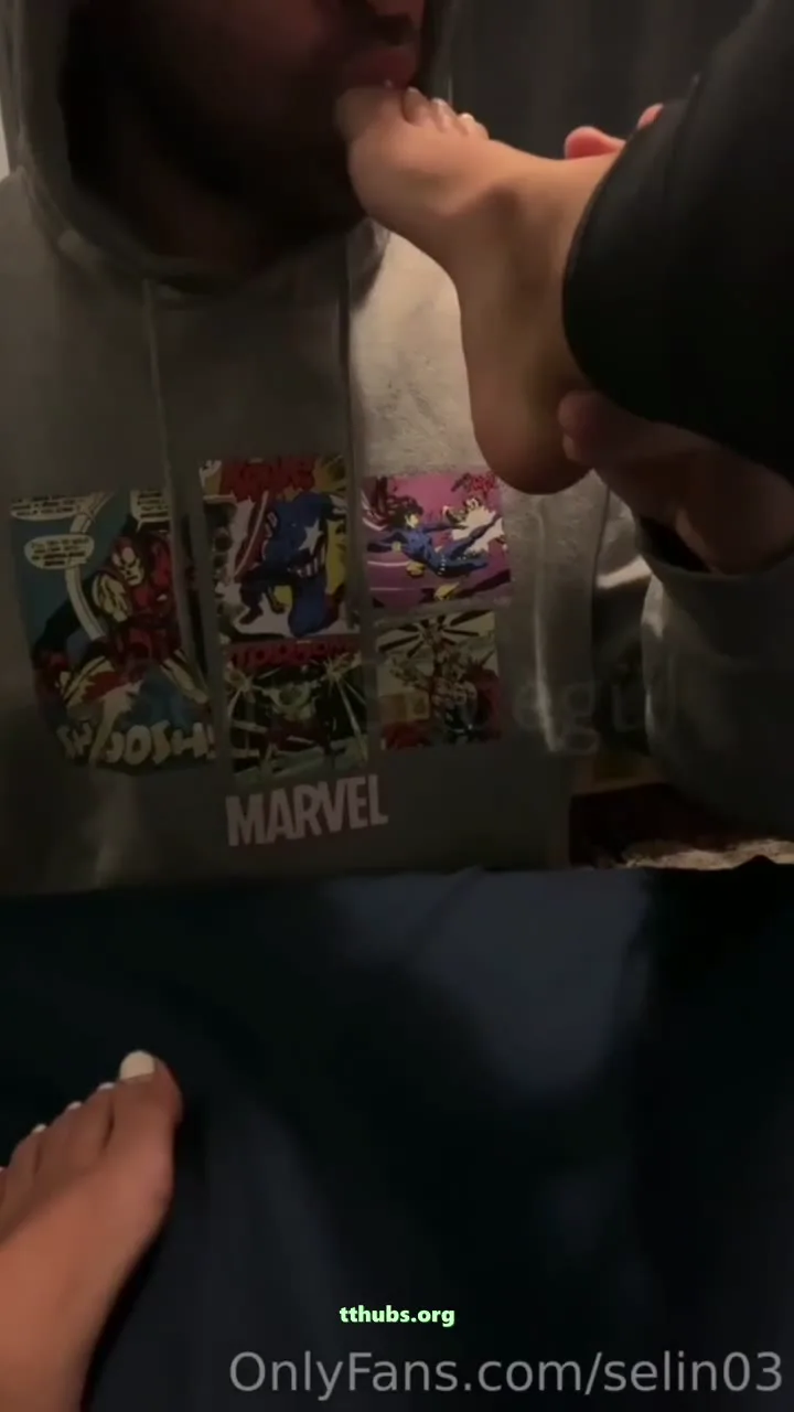 Ayak Videosu Selin Sudegül Parmaklarını Yalattı