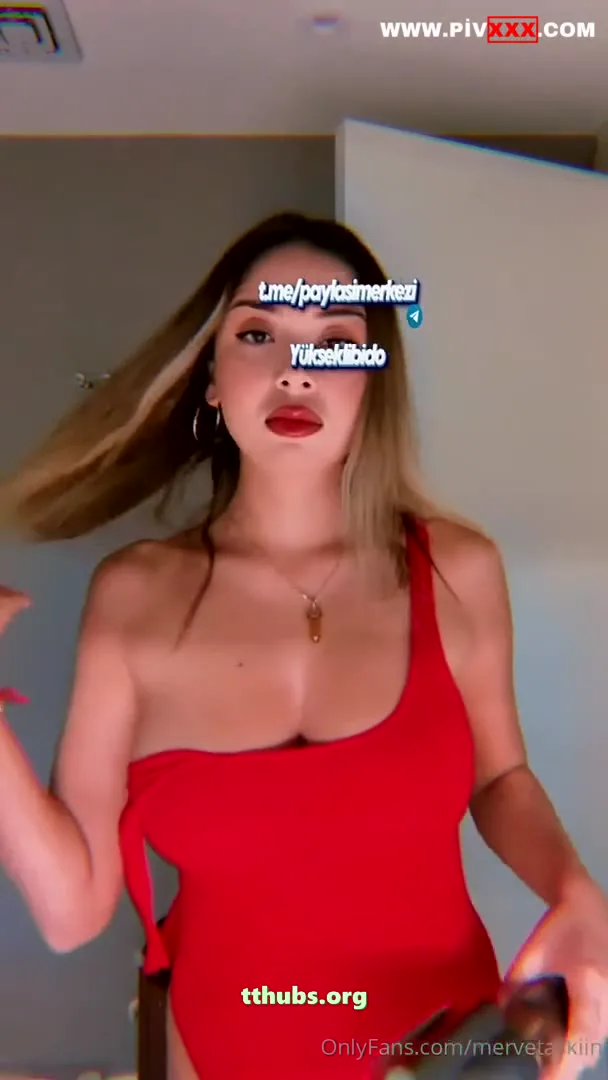 Merve Taşkın Dildo'nun Üstünde Sürtünüp Kendini Kudurtuyor - Porno Video