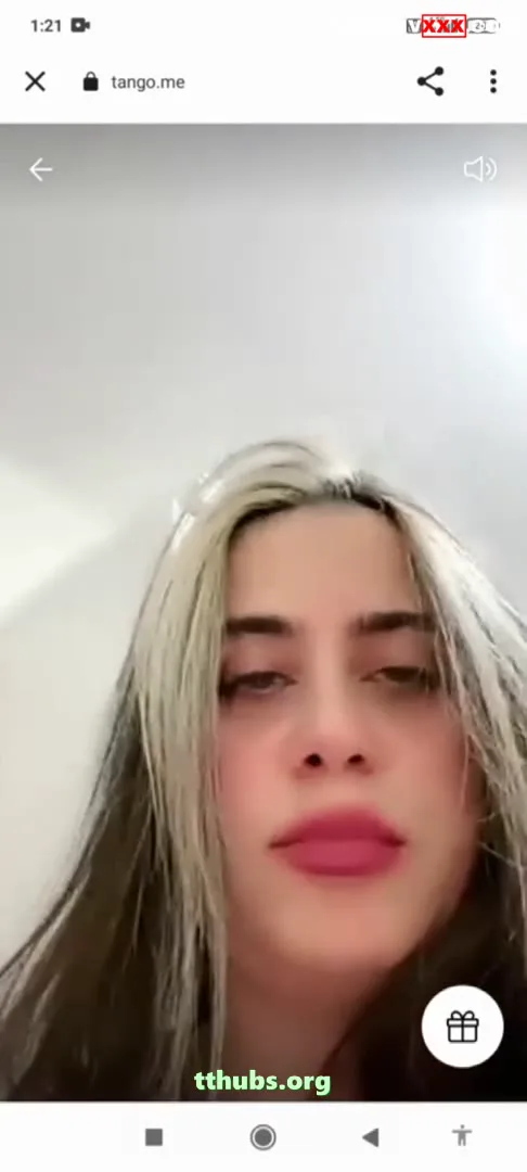 Ayşe elbi tango'da memelerini açıp poz veriyor - Porno Video