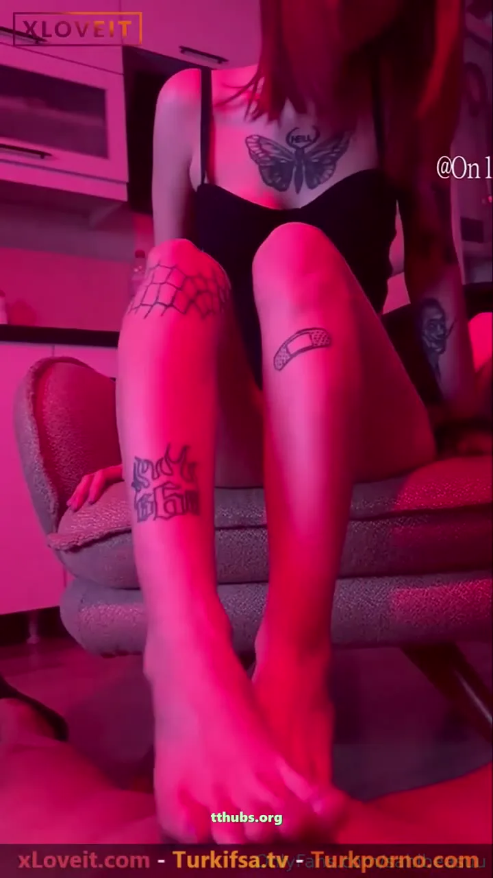 Sahibe Asu Kölesini Ayak Masajıyla Ödüllendirdi