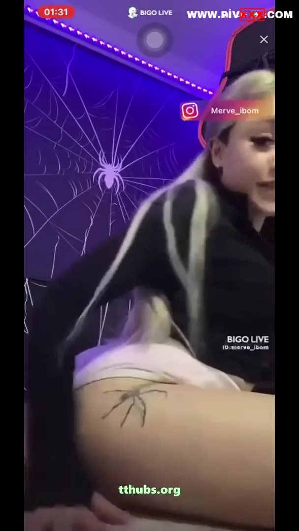 Merve İbom örümcek dehşet twerk atıp göt sallıyor