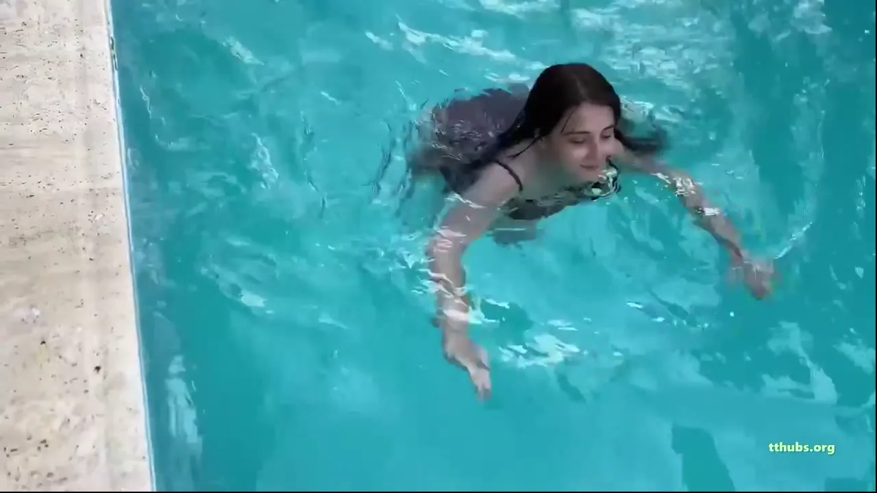 Umut Limanı havuzda azdırıcı