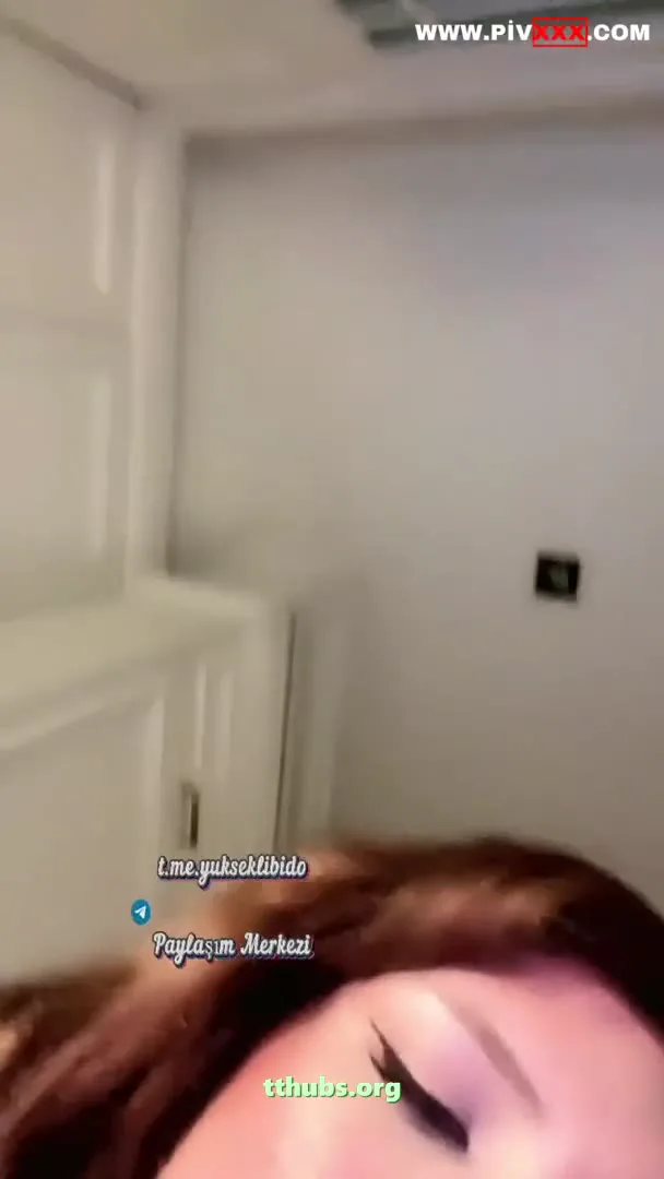 Canan Özler Hellodespina Webcamde 25cm Dildoya Sakso Çekiyor Twerk Dans Yapıyor Türk İfşa